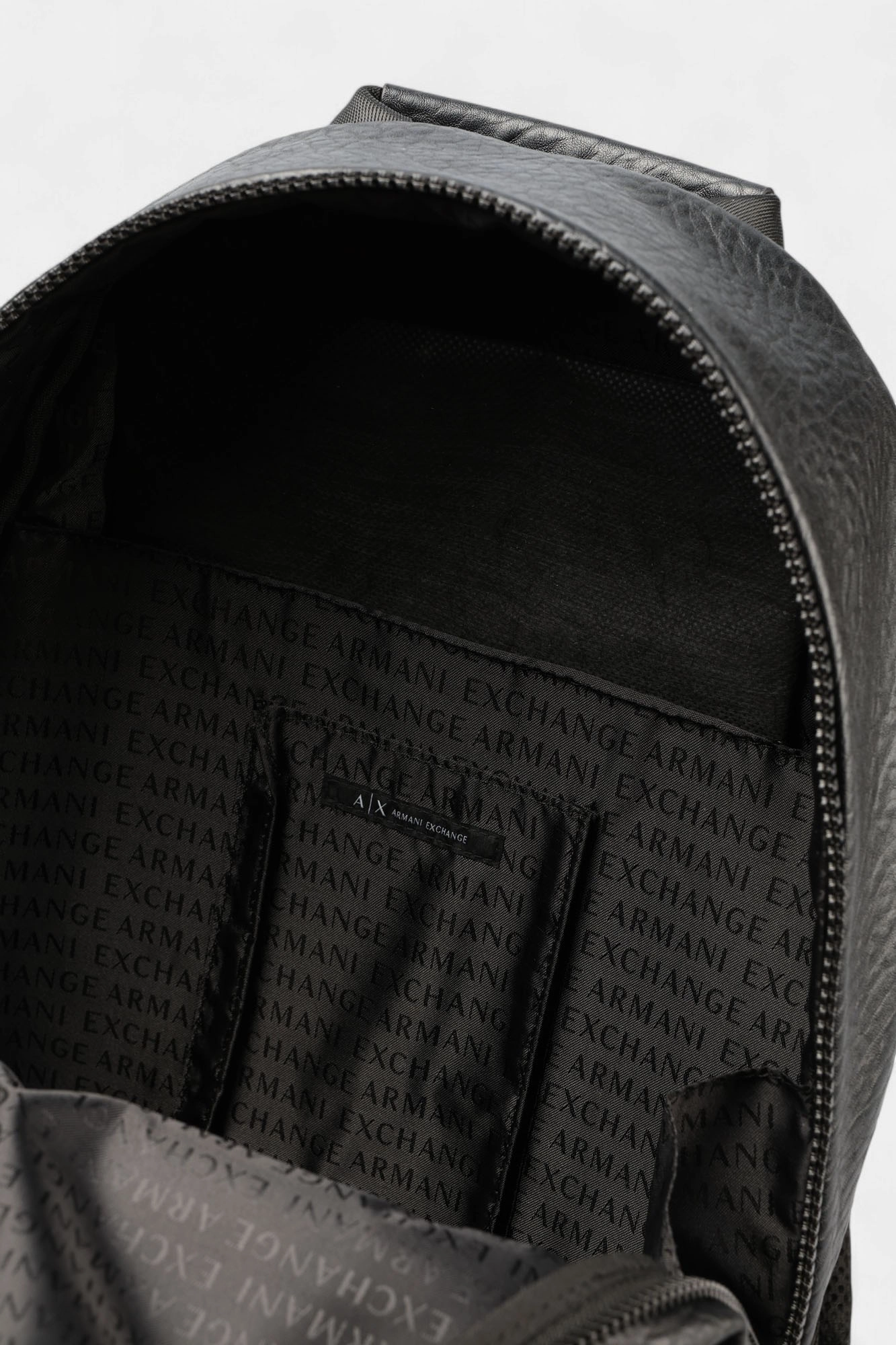 XM000751_AF12967 Рюкзак Armani Exchange Черный