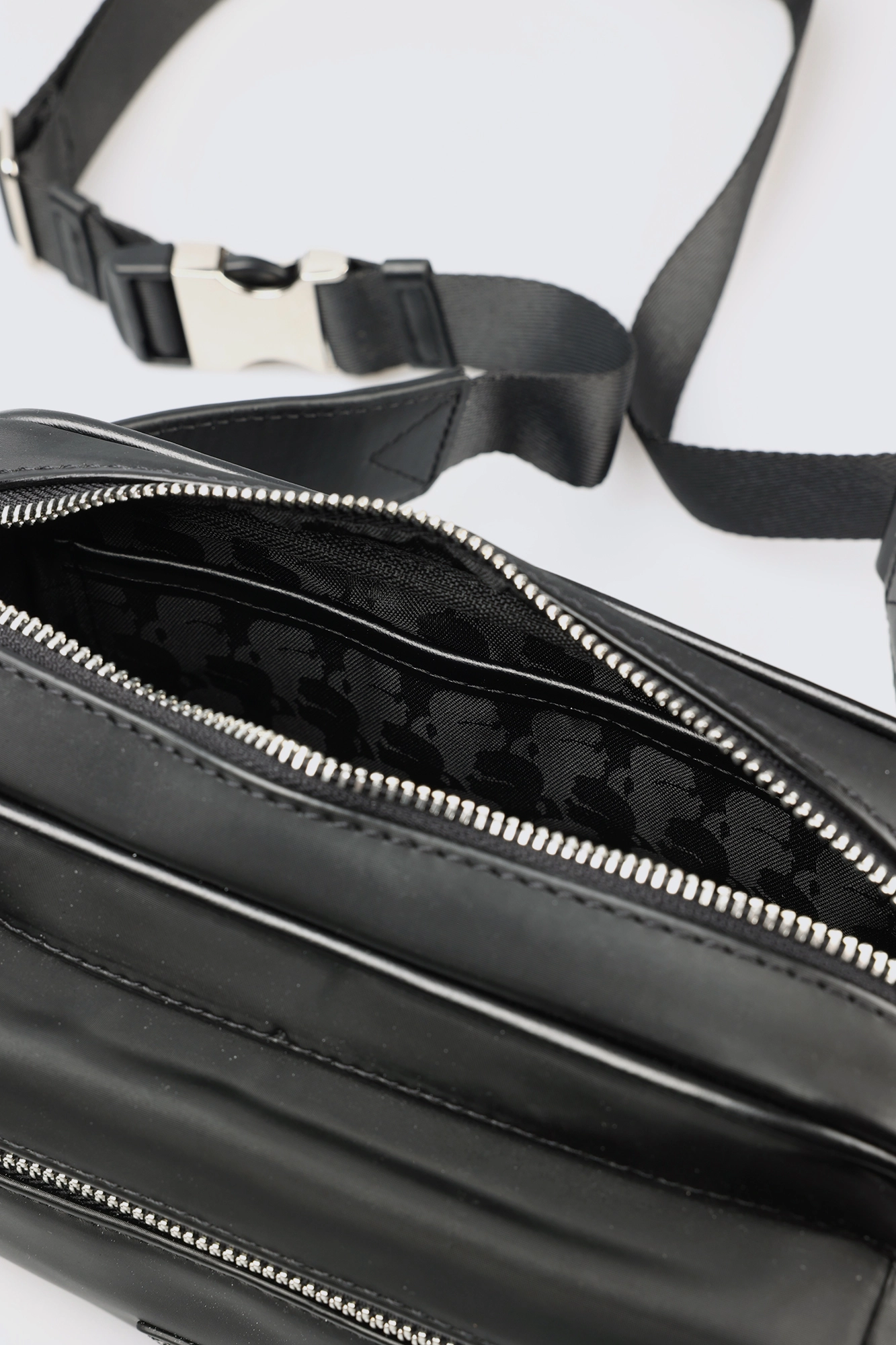 541113_805929 Сумка на пояс Karl Lagerfeld Черный