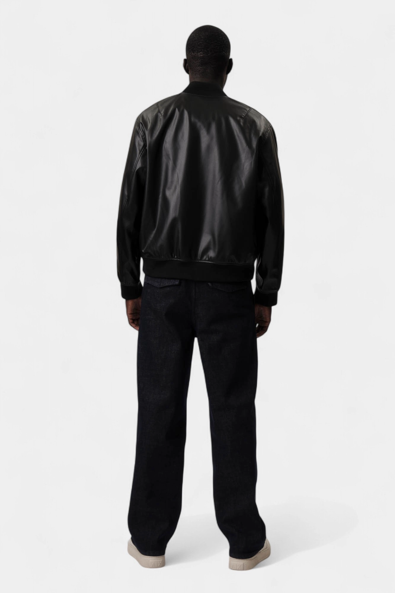XM001241_AF14863 Бомбер кожаный Armani Exchange Черный