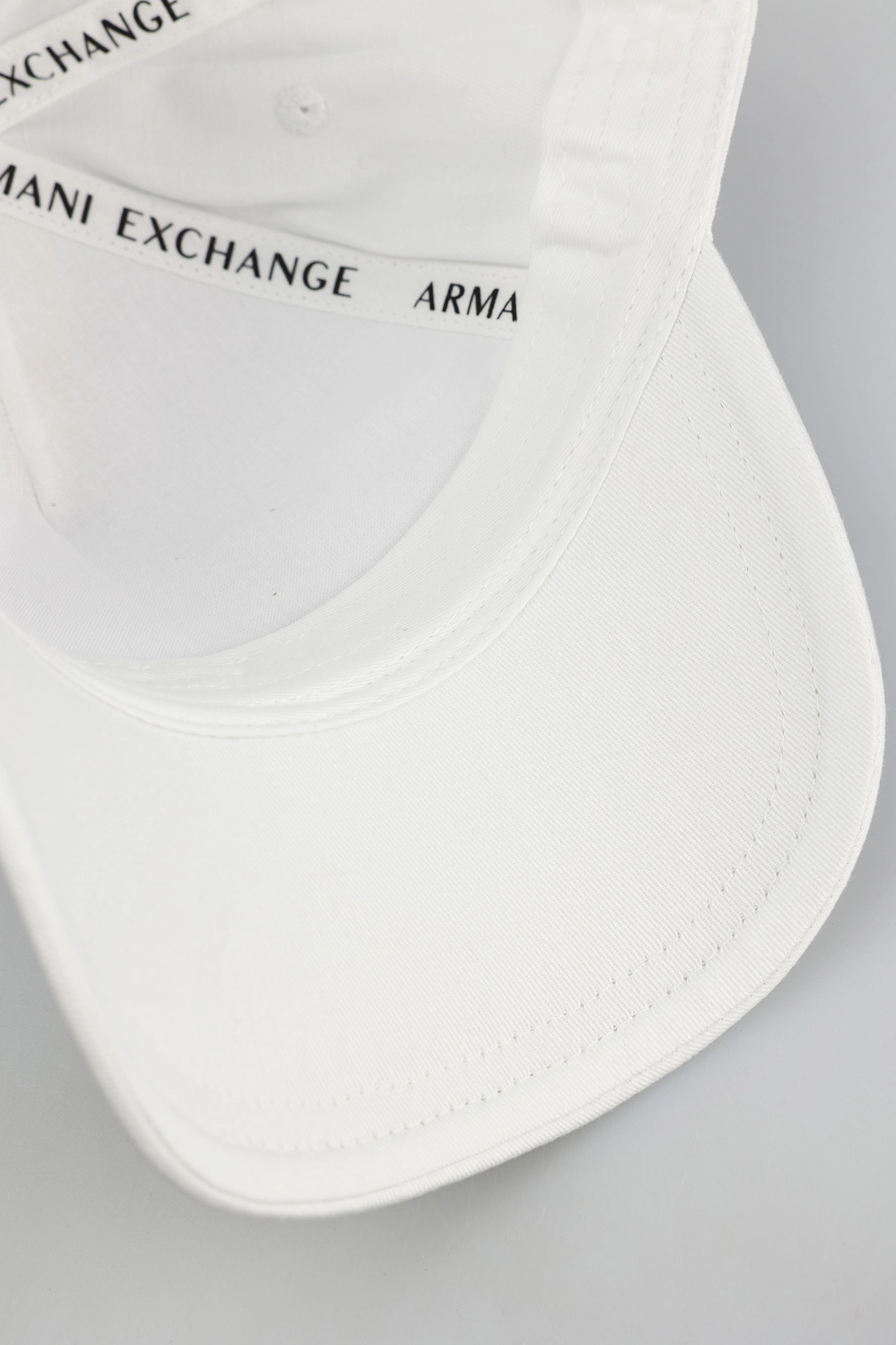 954215_3R114 Кепка Armani Exchange Белый