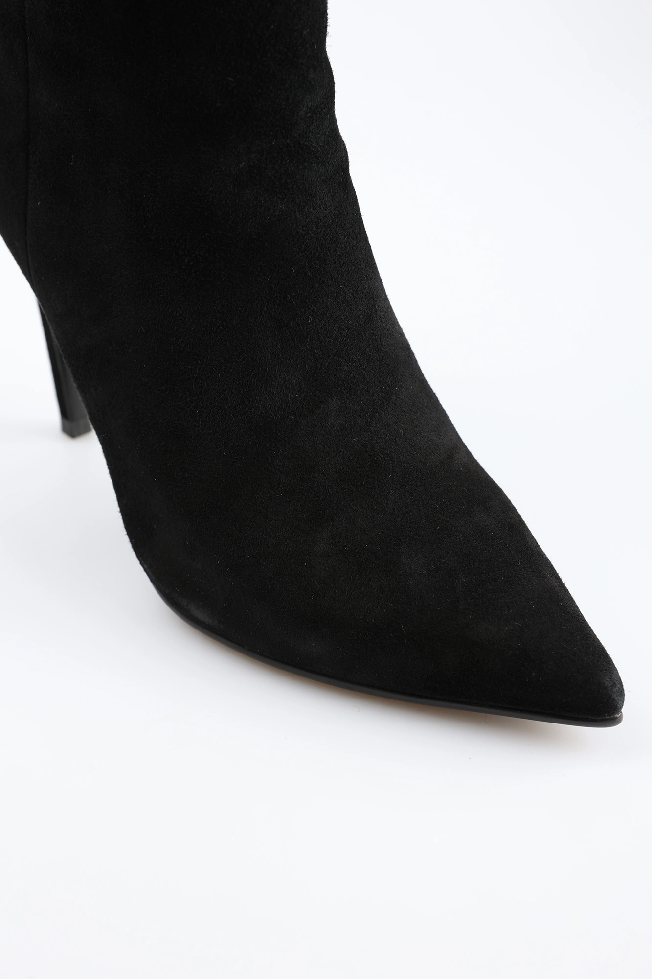 2202-111-21 Сапоги на каблуке Marc Cony Черный