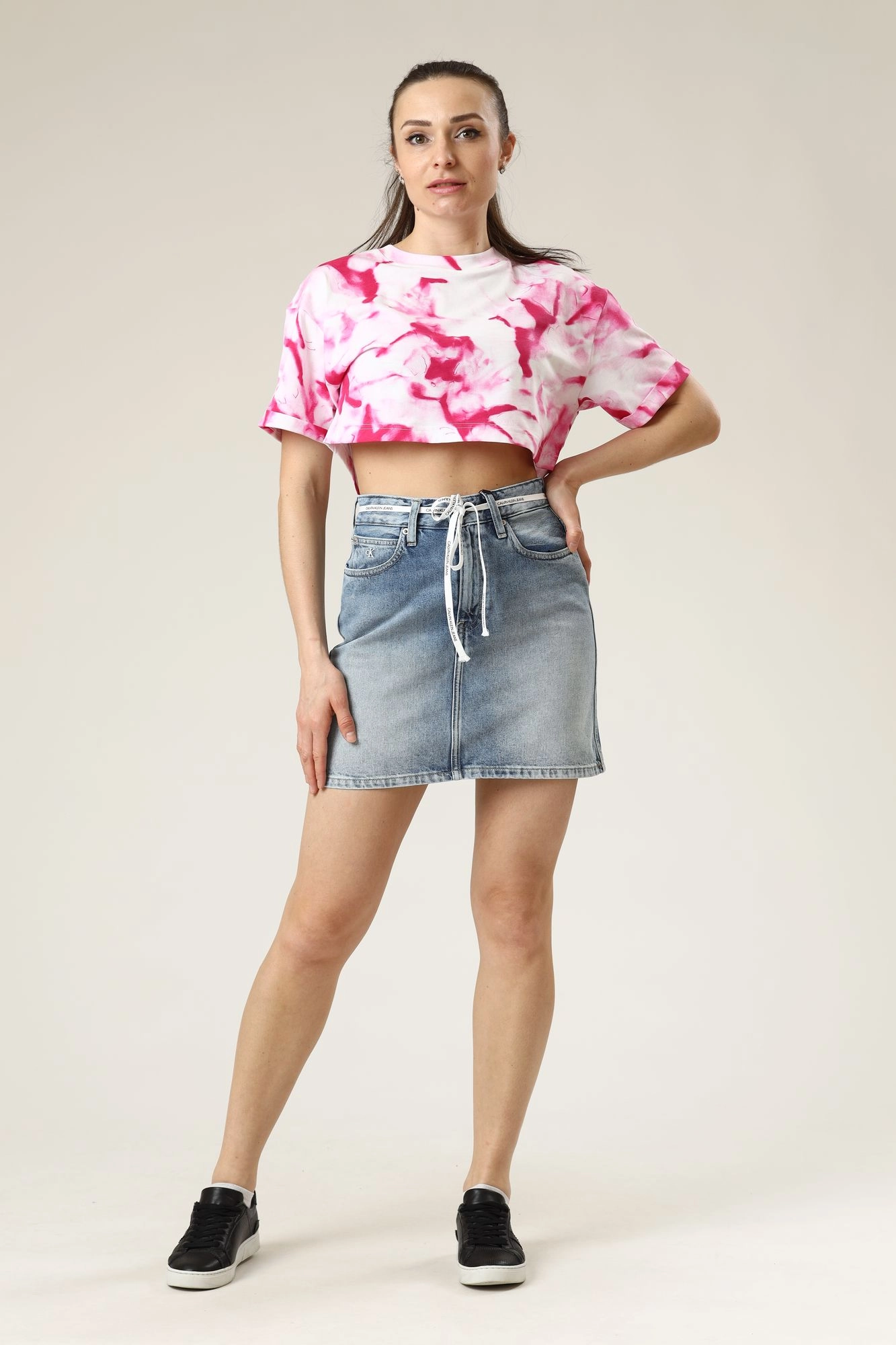 J20J215634_ футболка кроп-топ calvin klein jeans calvin klein jeans 
