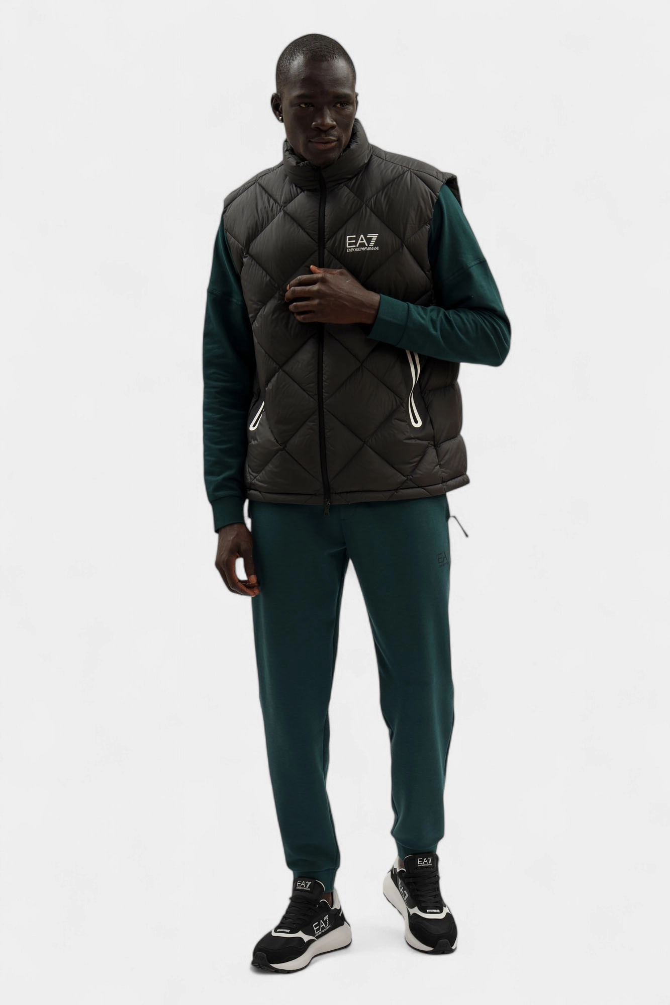 7M001002_AF15923 Жилет EA7 Черный