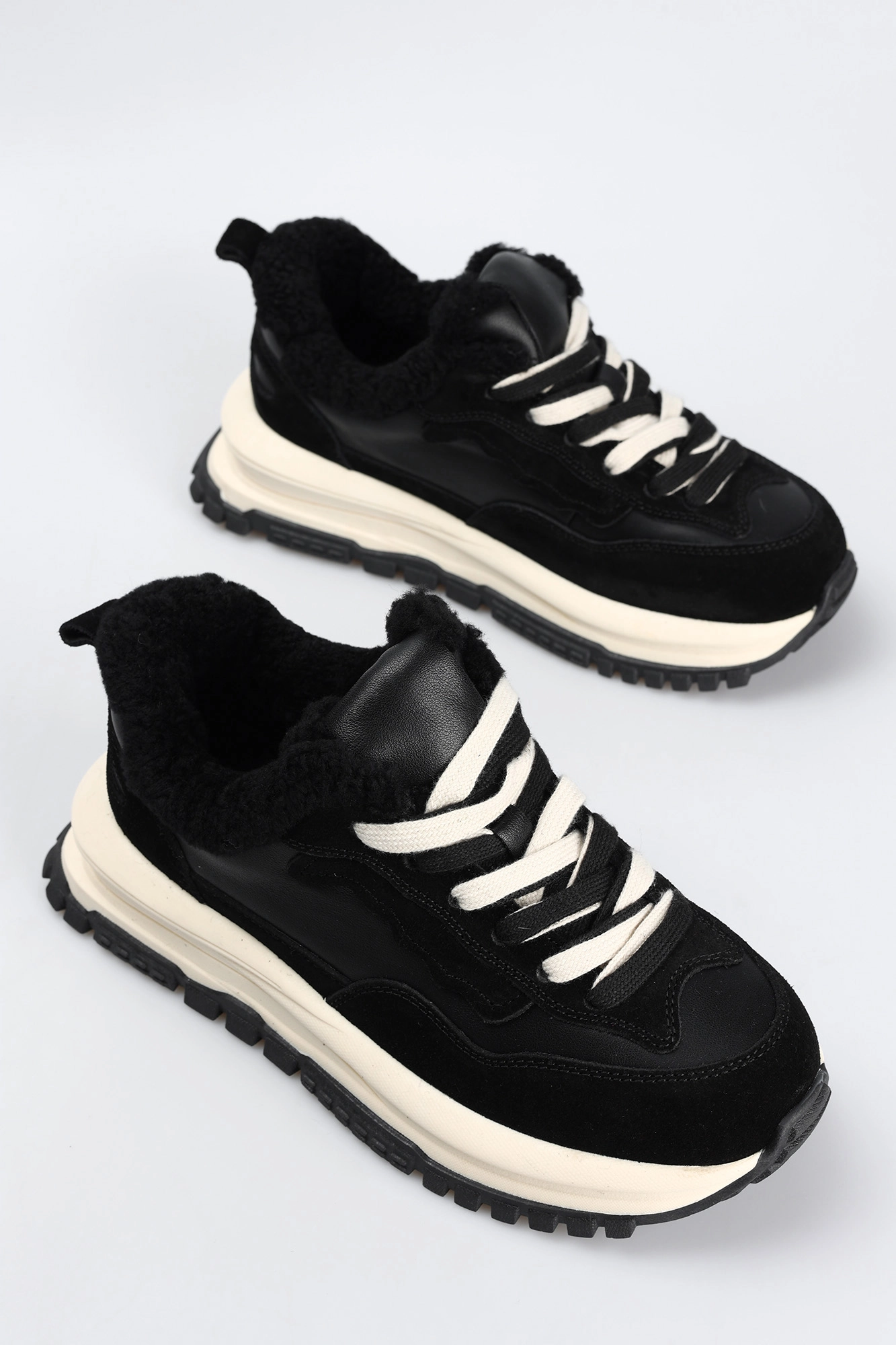 MC14545-WN/8 нат. шерсть Полуботинки жен спилок/ко Кроссовки Marc Cony Черный