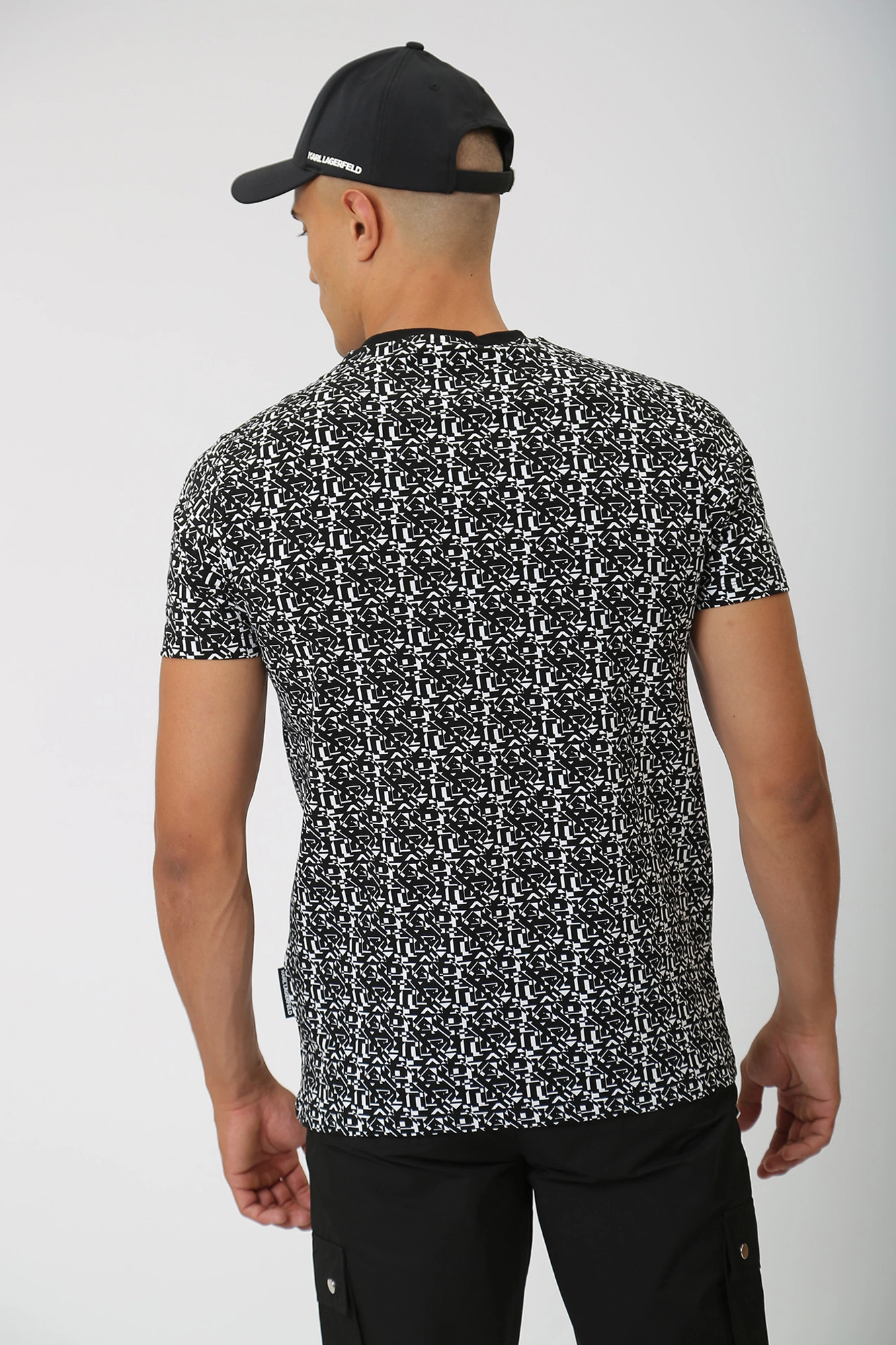 533221_755066 Футболка Karl Lagerfeld Черный