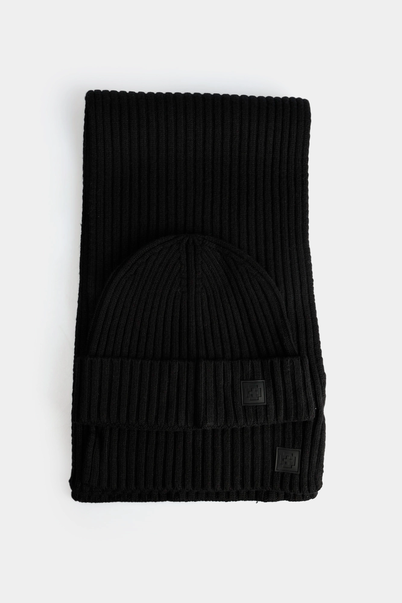 30048606_10020602 Набор шапка и шарф Strellson Черный