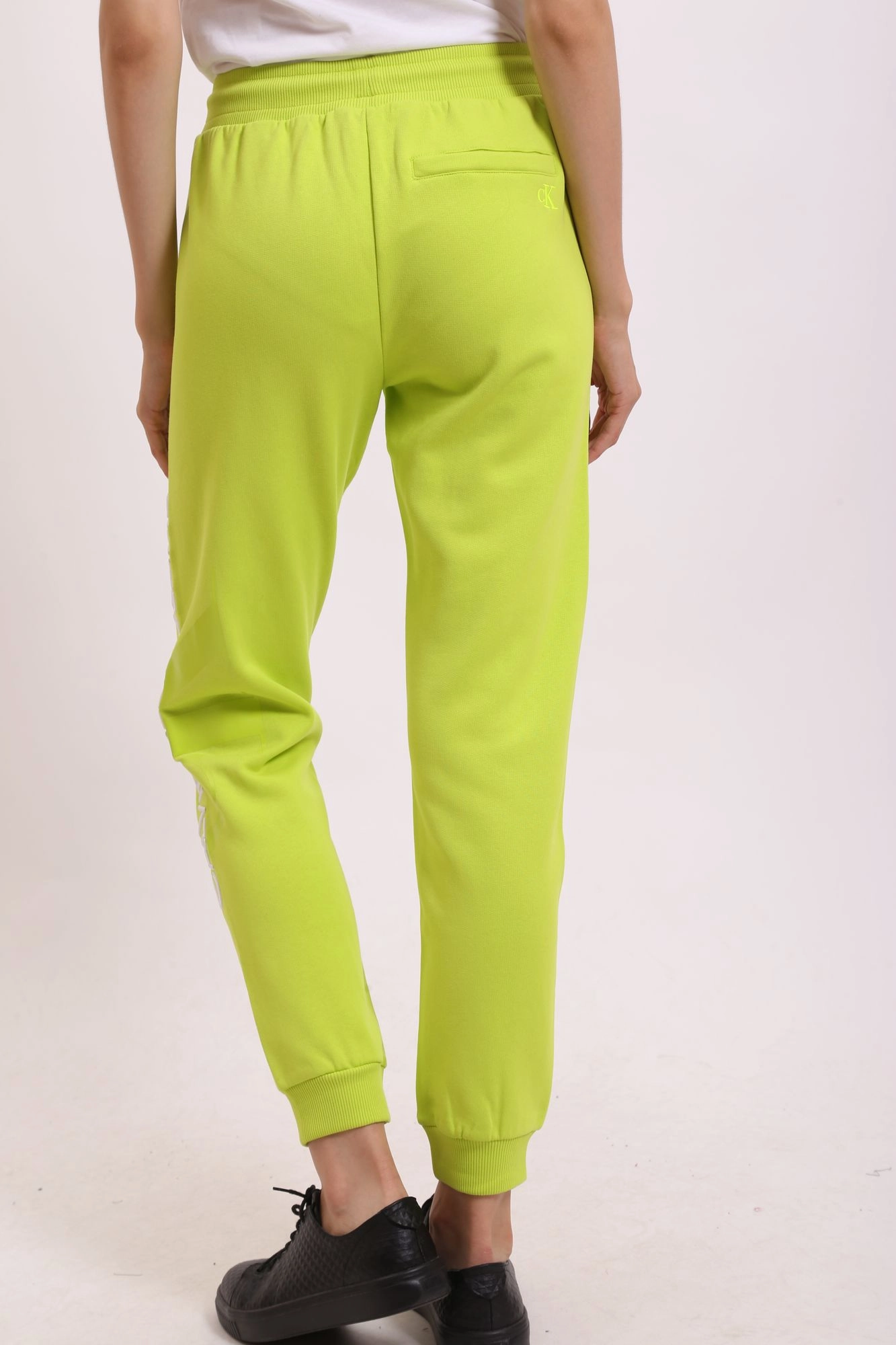 J20J216582 брюки спортивные calvin klein jeans