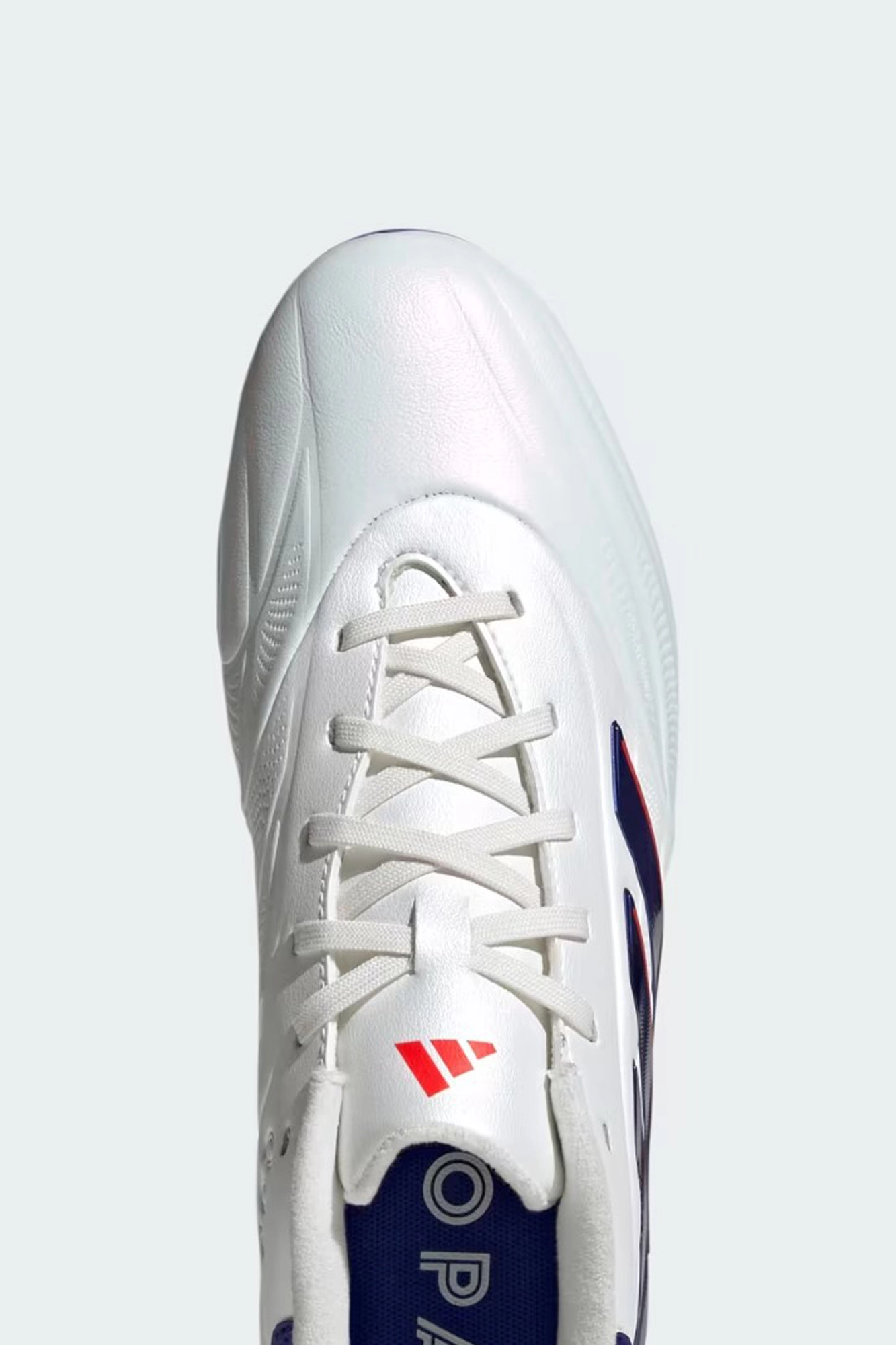 Футбольные бутсы Adidas