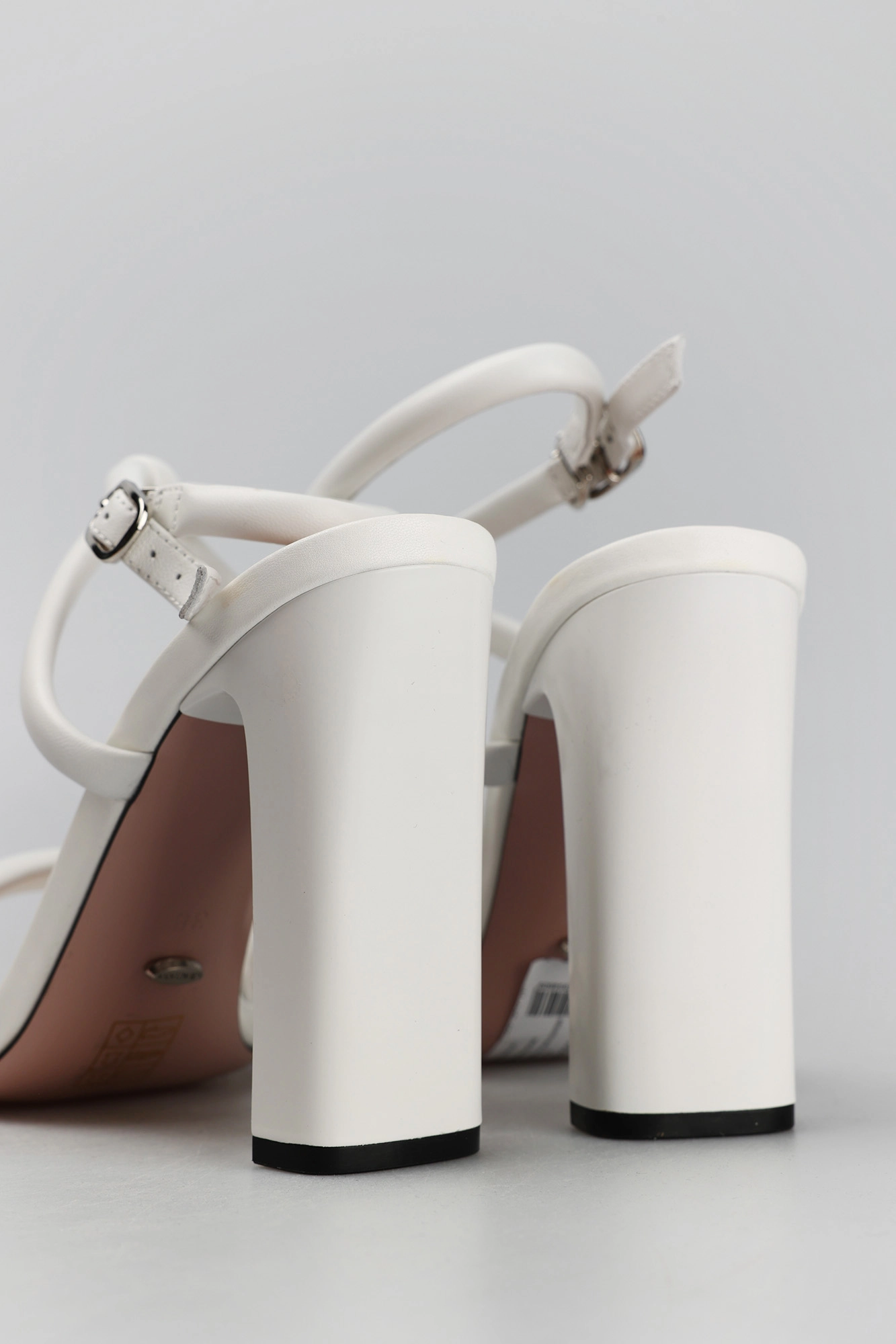 8132-10 Босоножки Graciana Белый