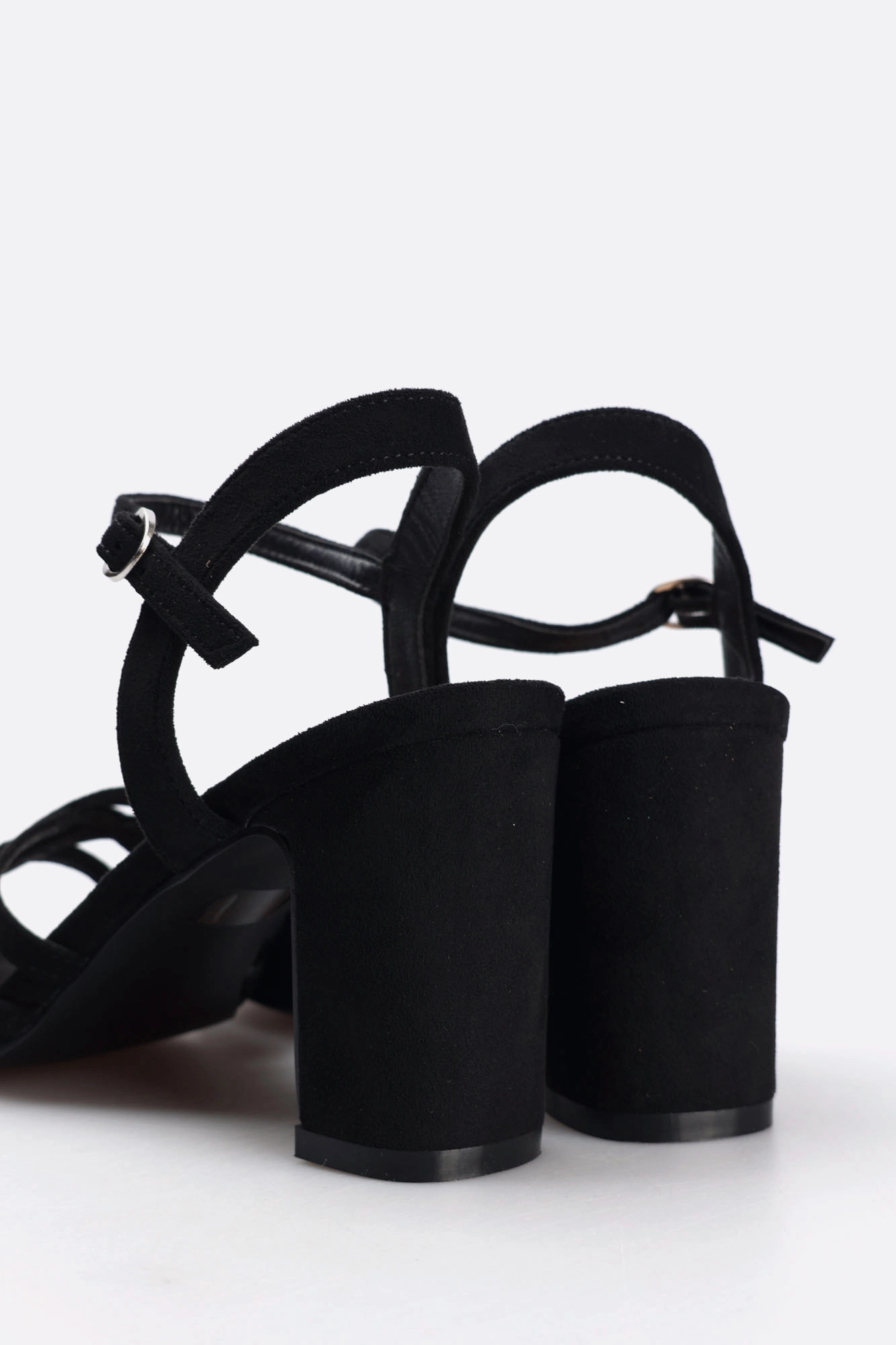 HV151_02_01 Босоножки Spur Черный