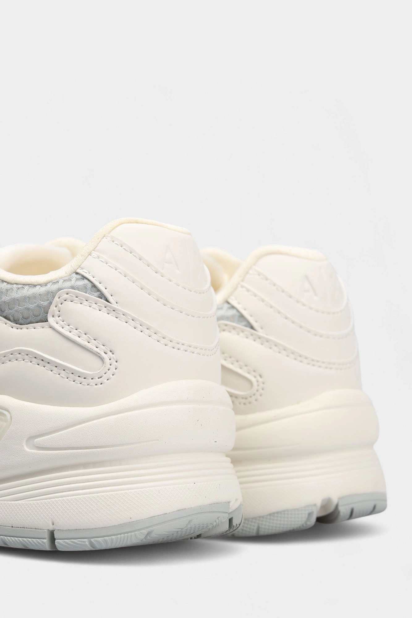 XDX195_XV944 Кроссовки Armani Exchange Белый