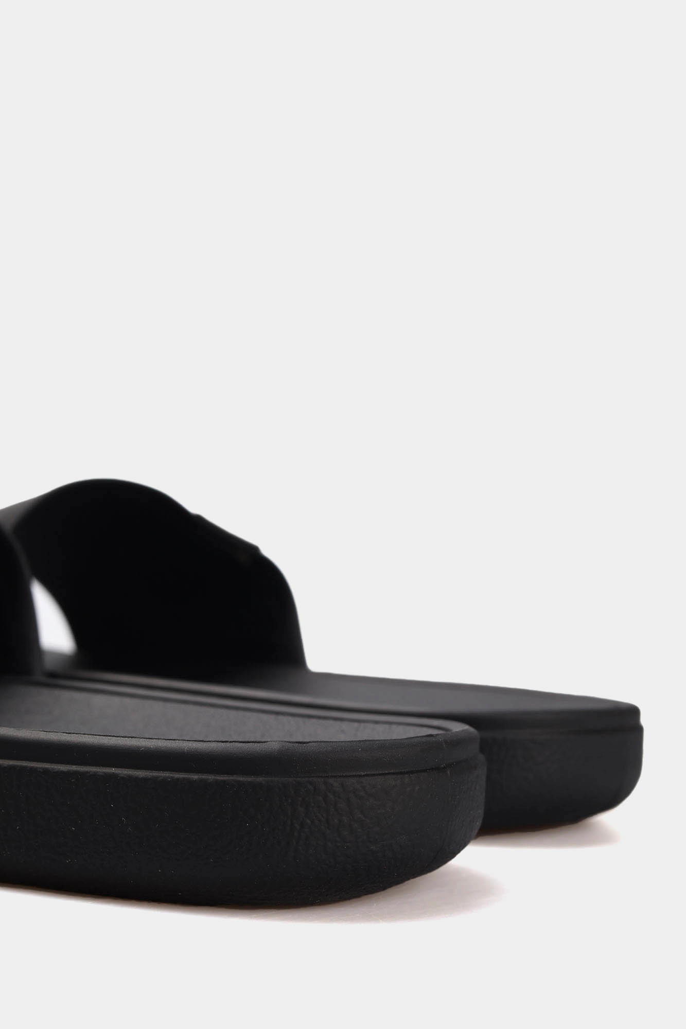 11521-AG Шлепки Cartago Черный