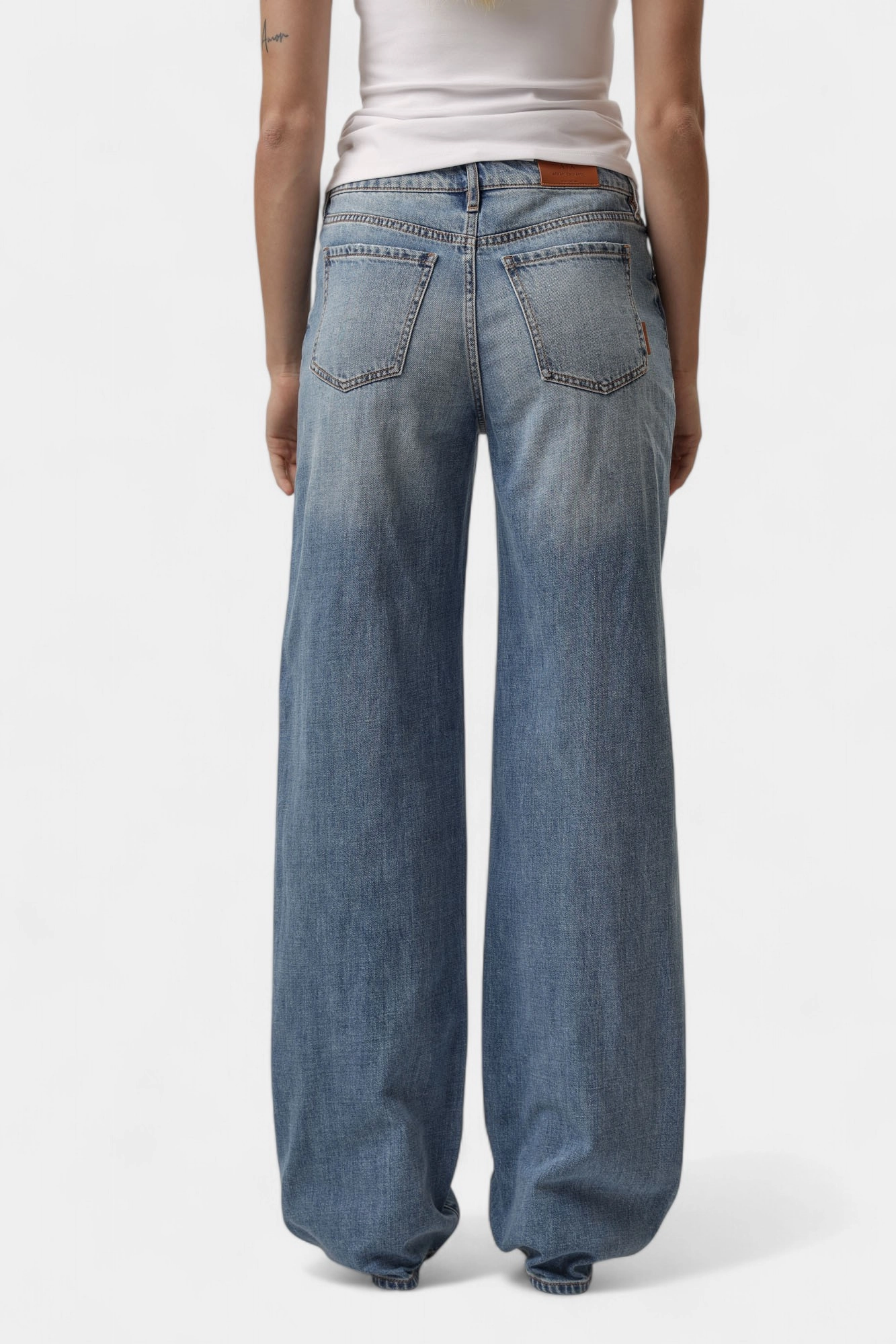 XW000056_AF12851 джинсы широкие armani exchange 