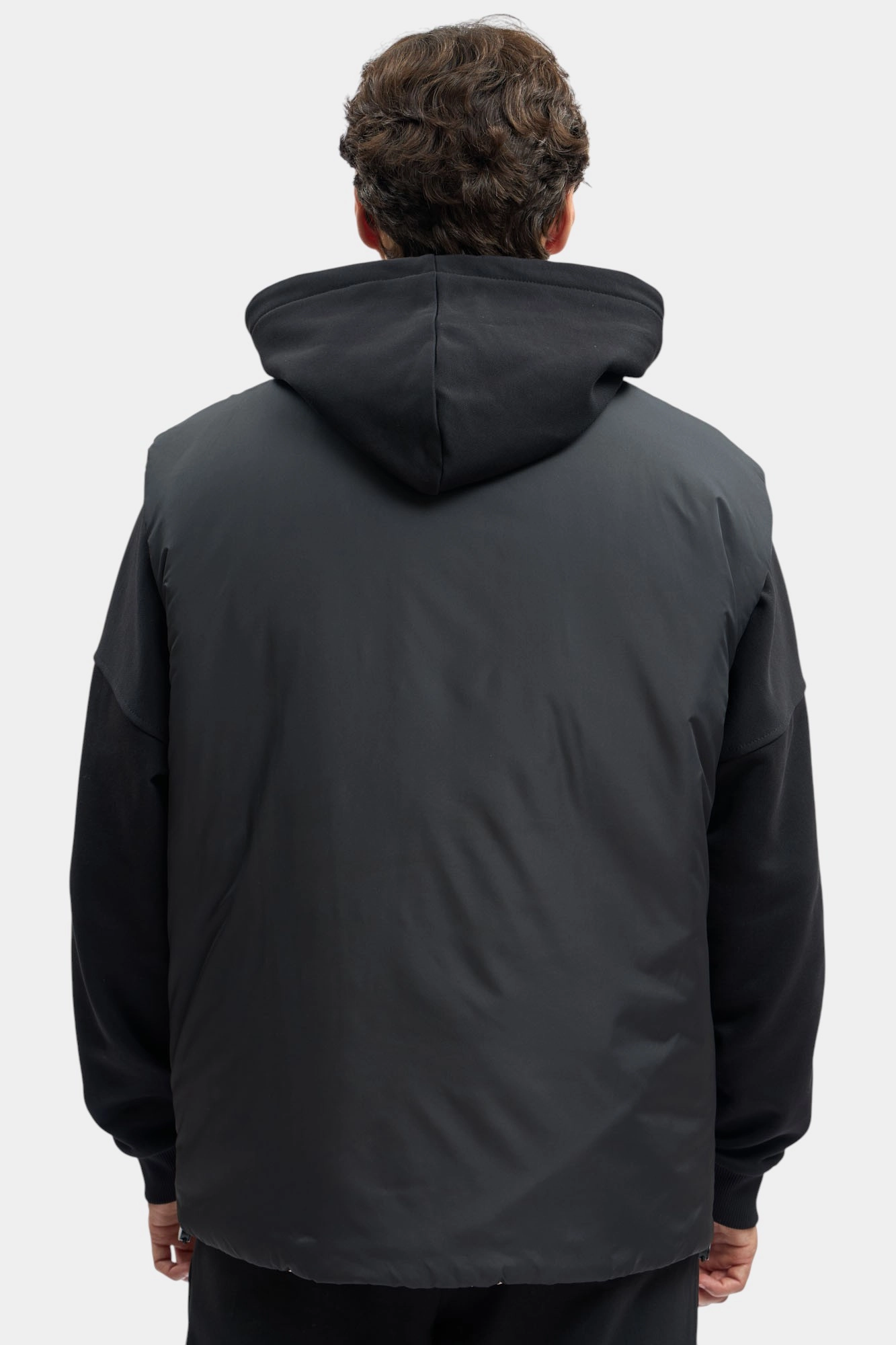 M-252-P-20-0501 Жилет The Hills Черный