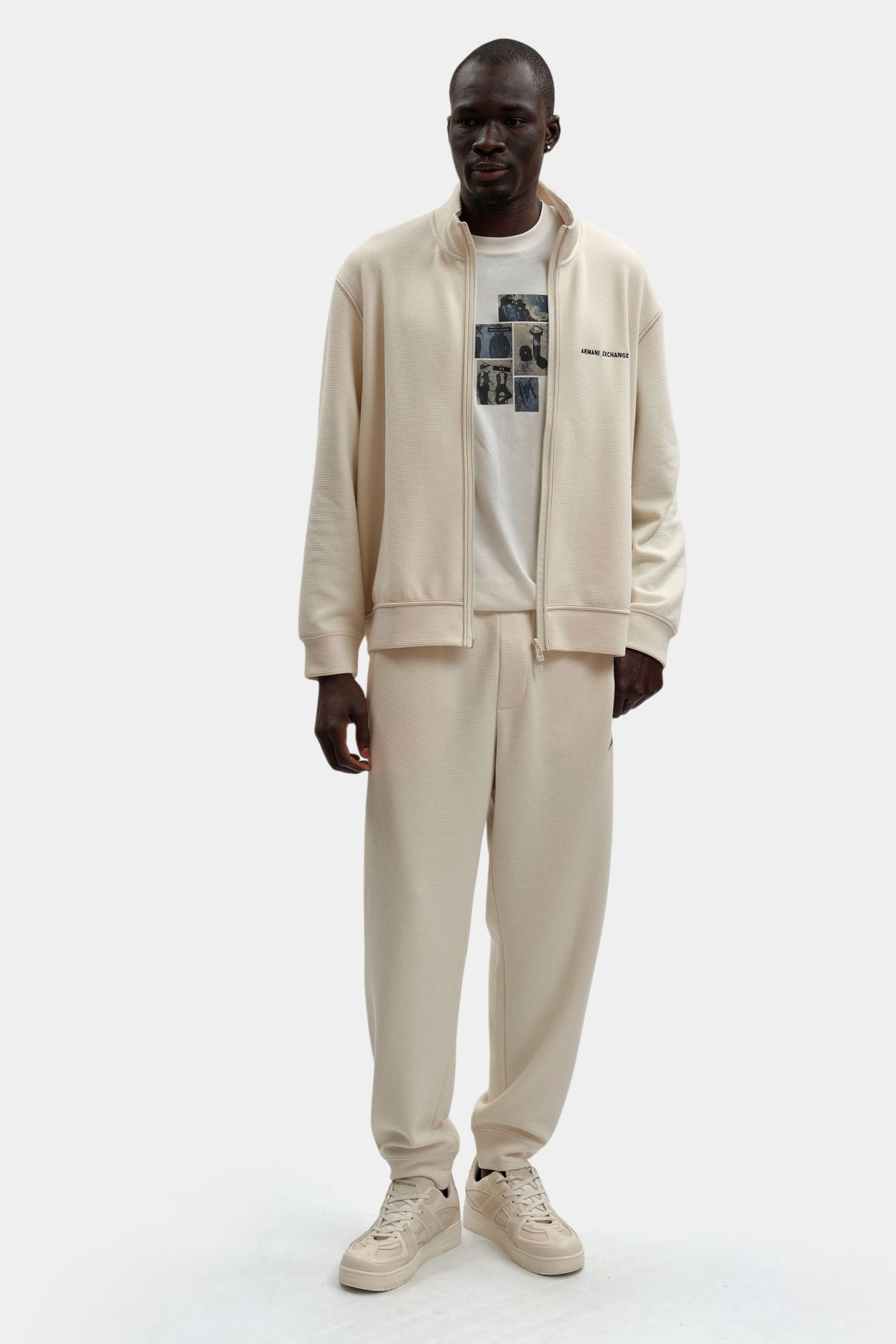 XM002327_AF21870 Свитшот Armani Exchange Бежевый