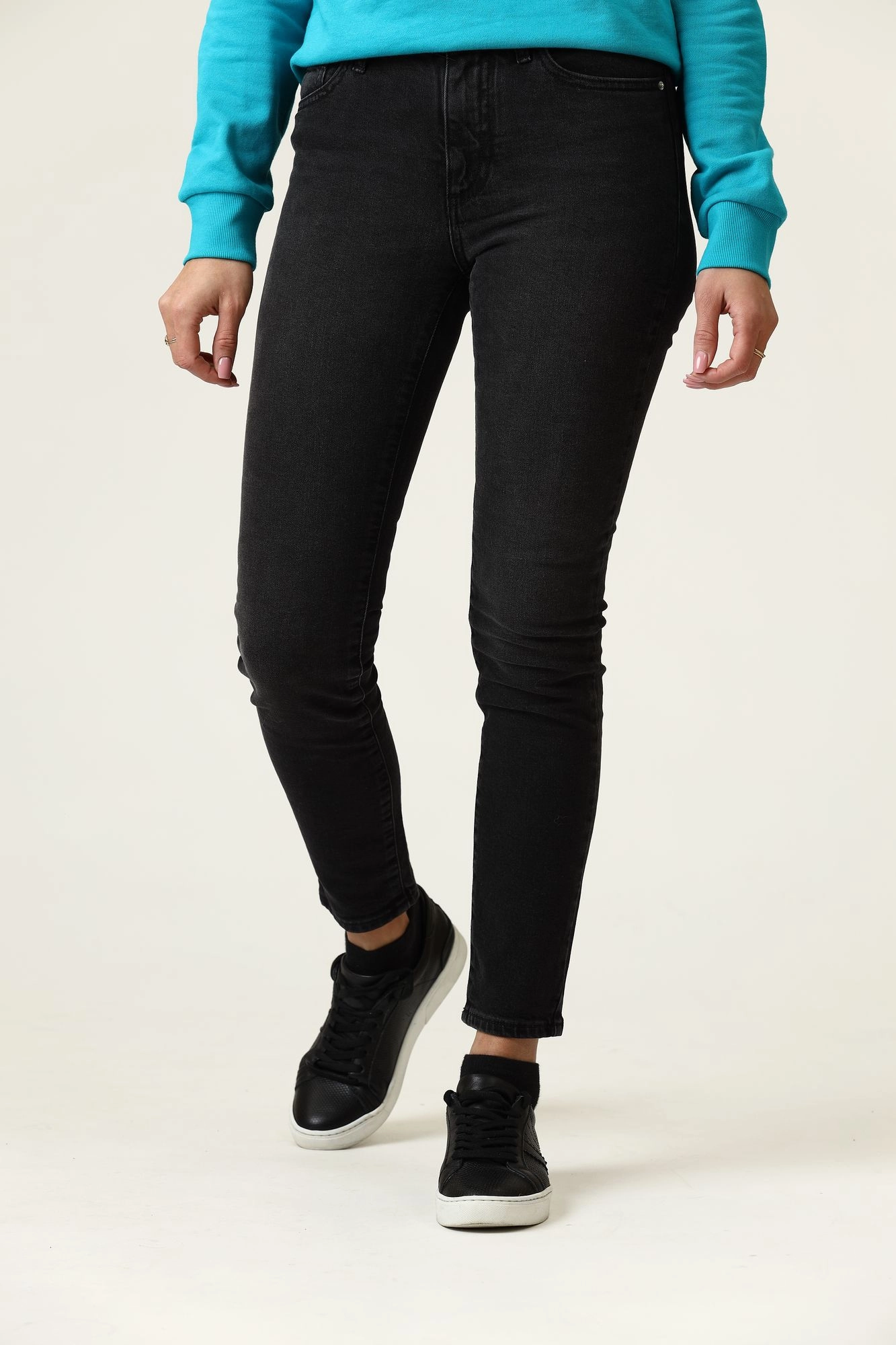 6HYJ10_Y2QBZ джинсы super skinny medium cropped armani exchange