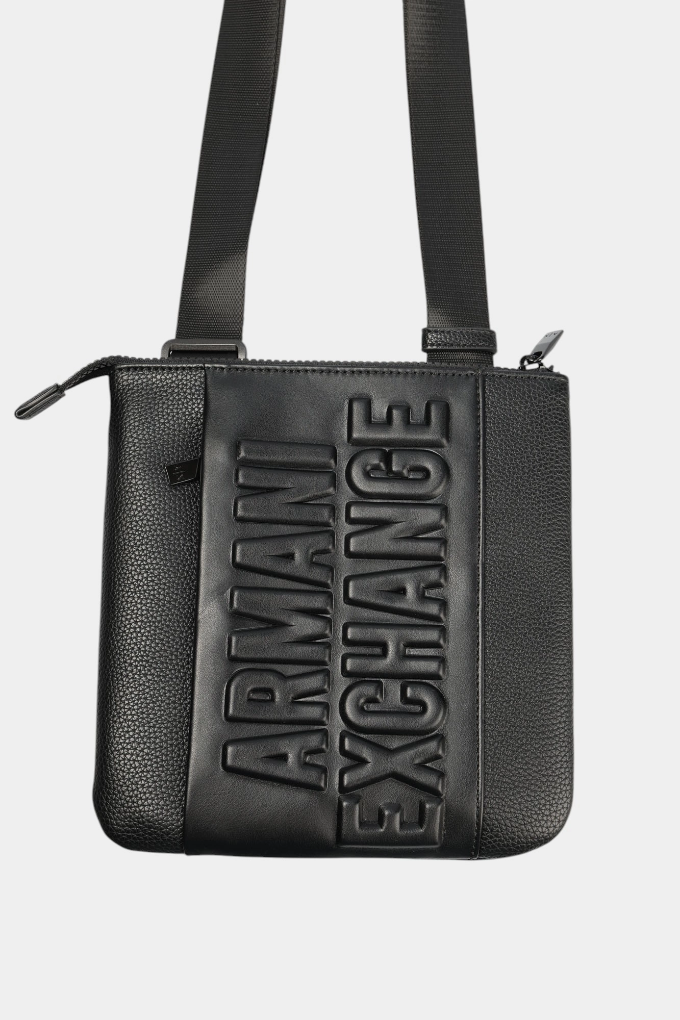 XM001623_AF17211 Сумка Armani Exchange Черный