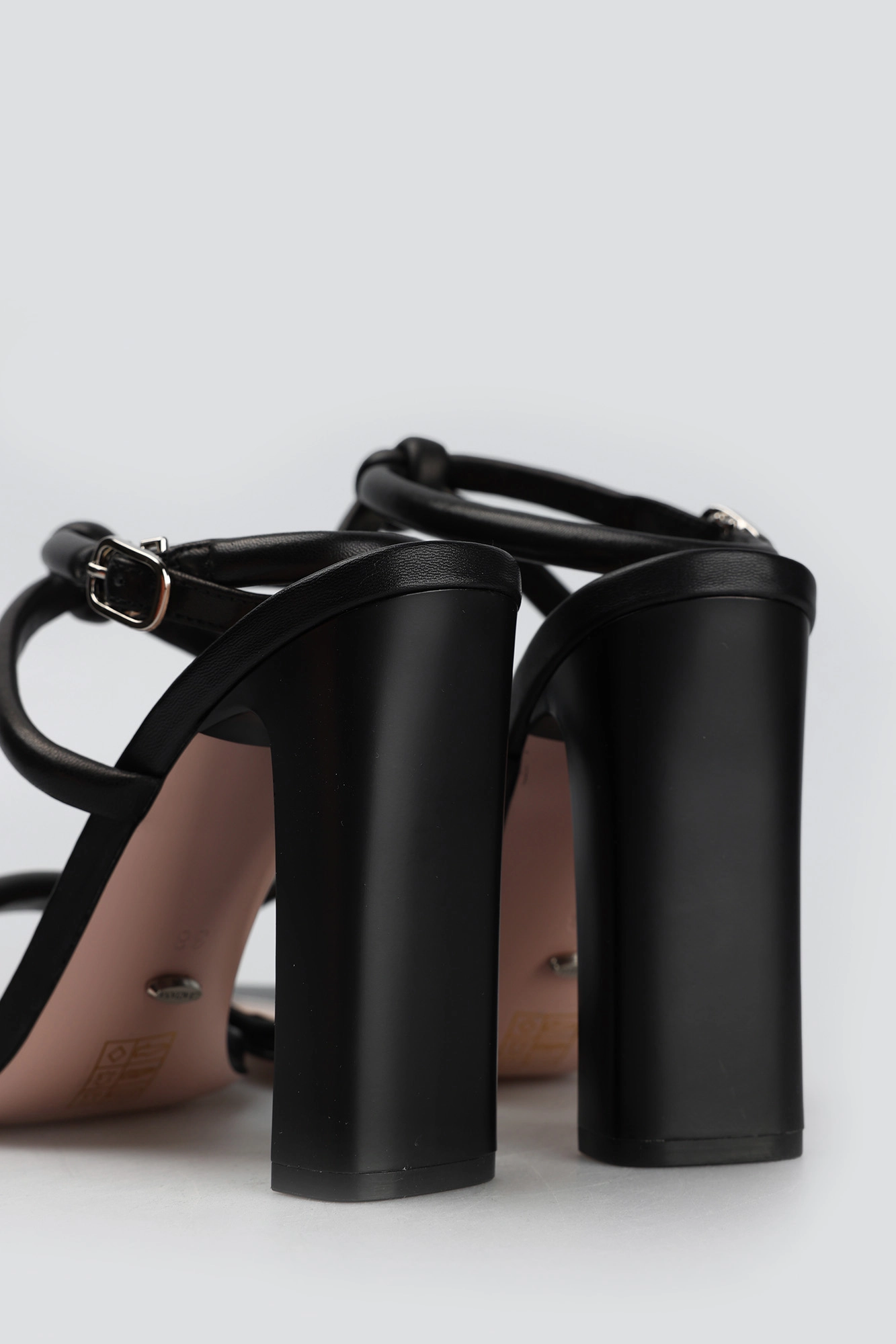 8132-10 Босоножки Graciana Черный