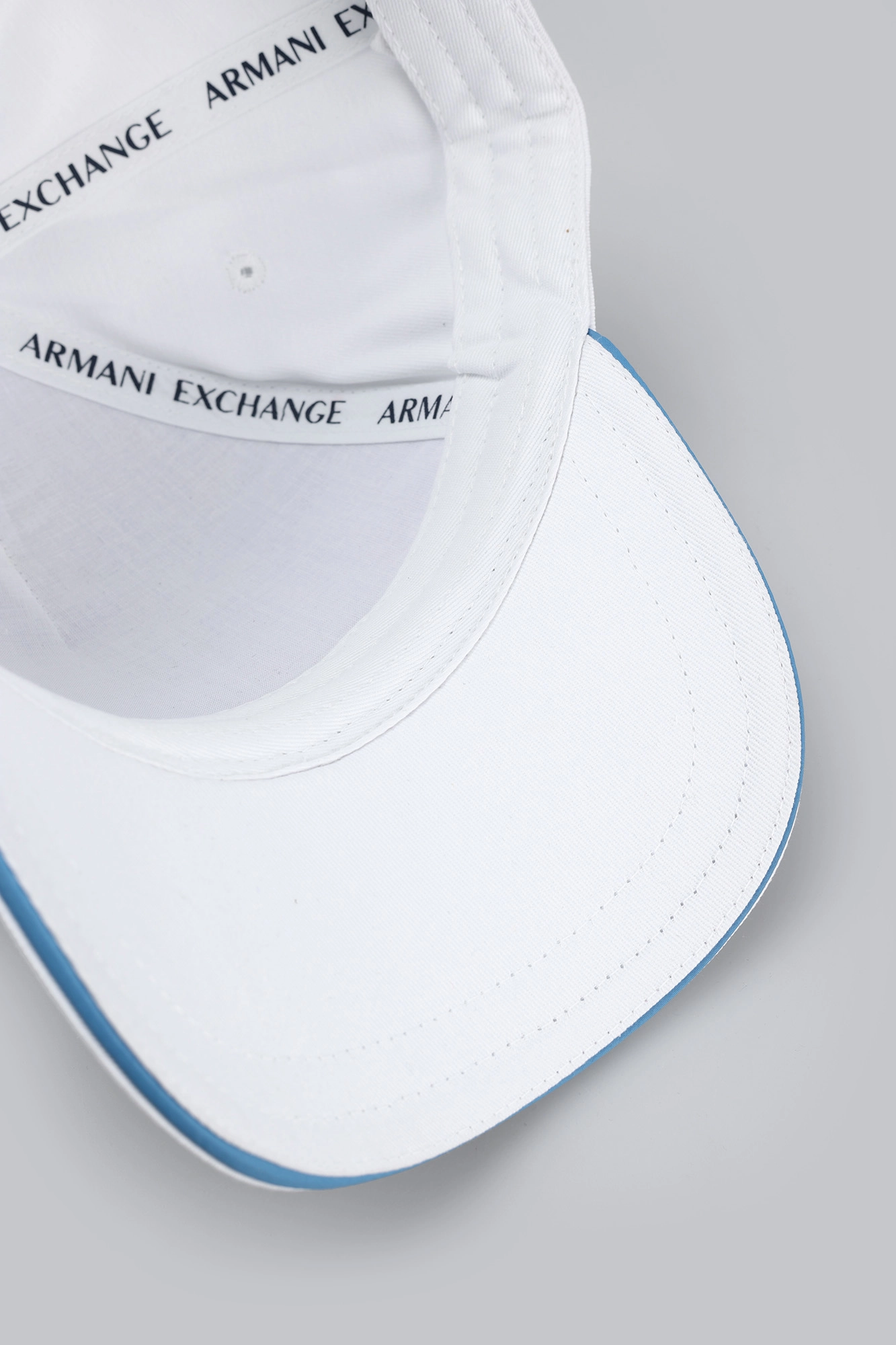 954209_3R109 Кепка Armani Exchange Белый