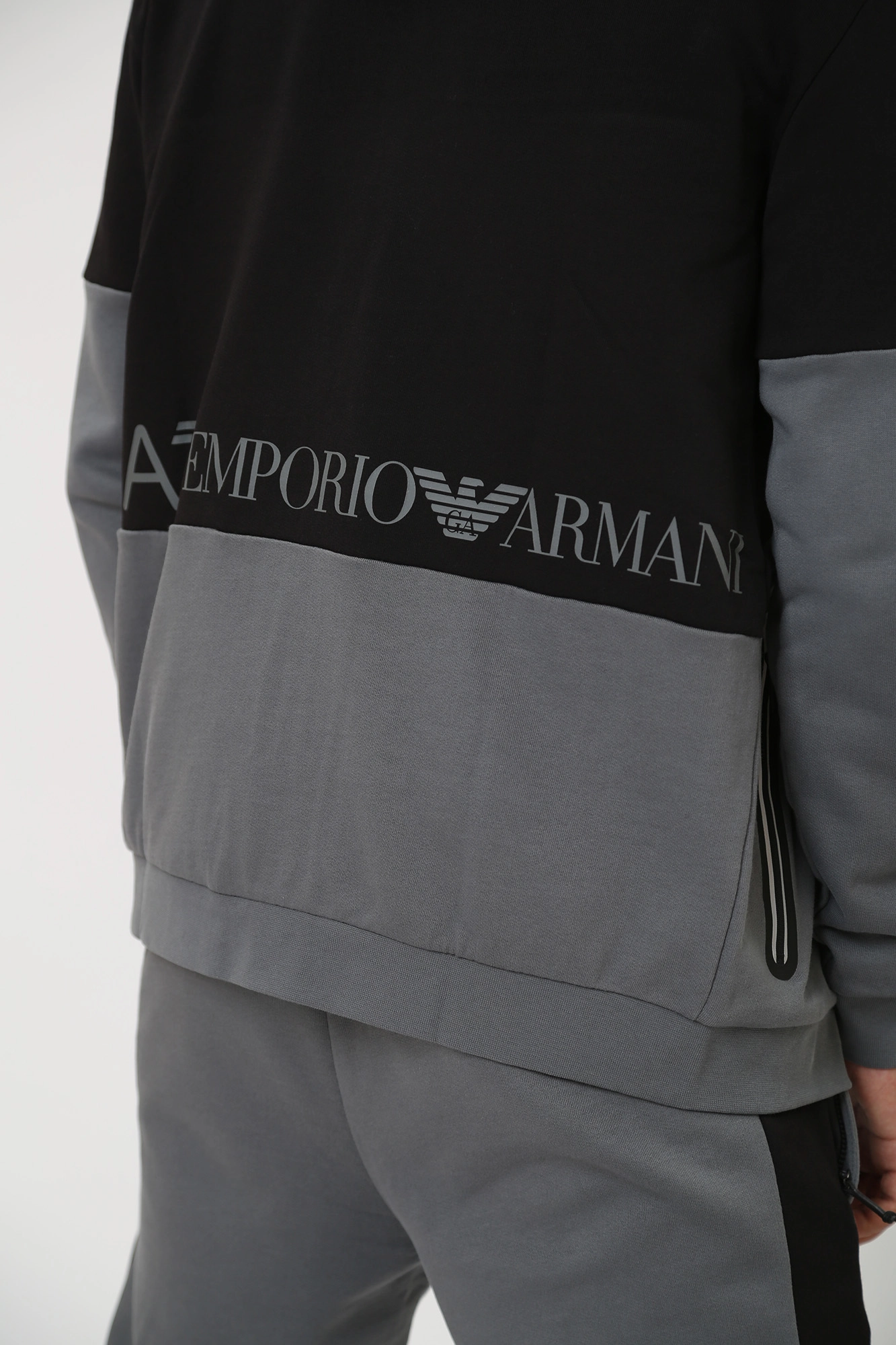 6RPM33_PJEQZ Тректоп EA7 Серый