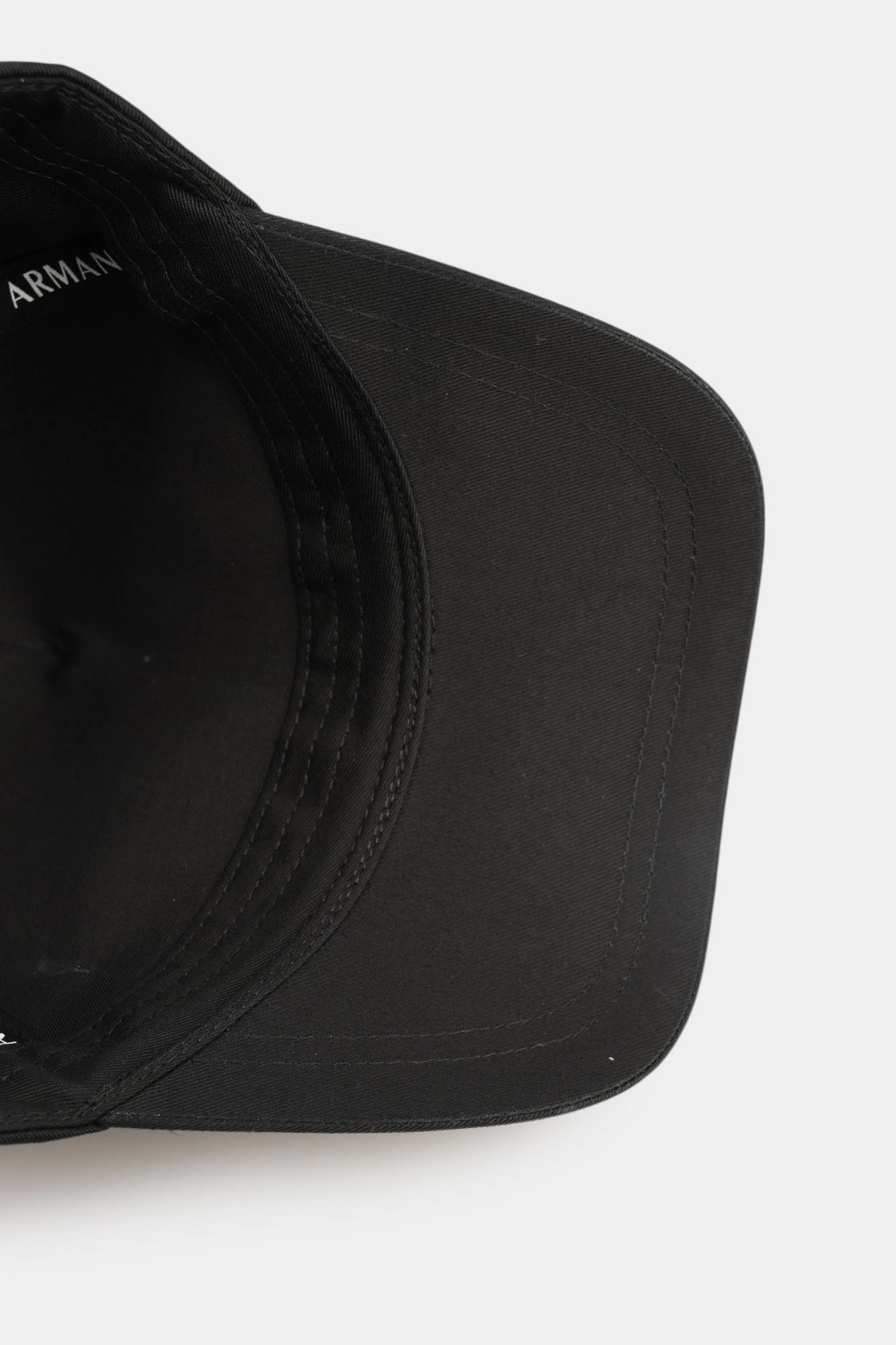 XW000957_AF13846 Кепка Armani Exchange Черный