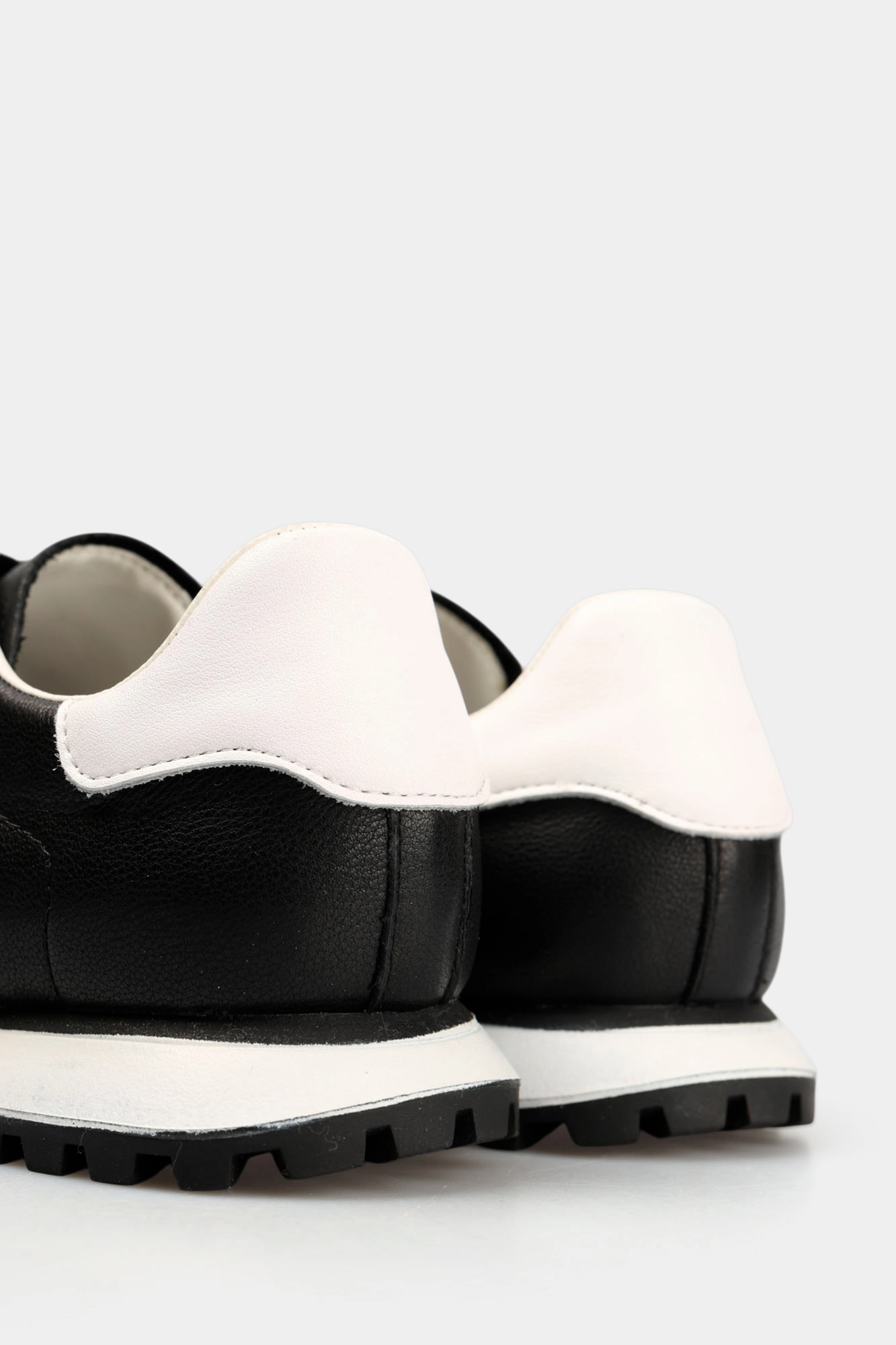 MC23682-WB Кроссовки Marc Cony Черный