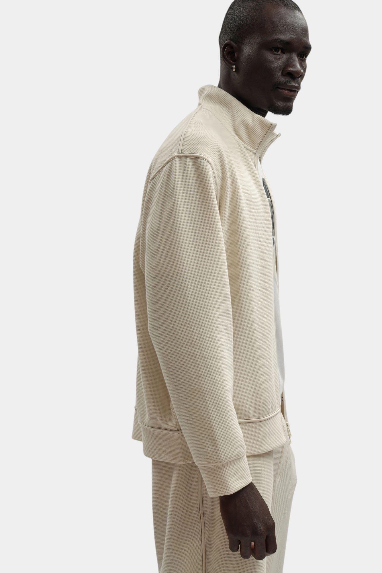 XM002327_AF21870 Свитшот Armani Exchange Бежевый