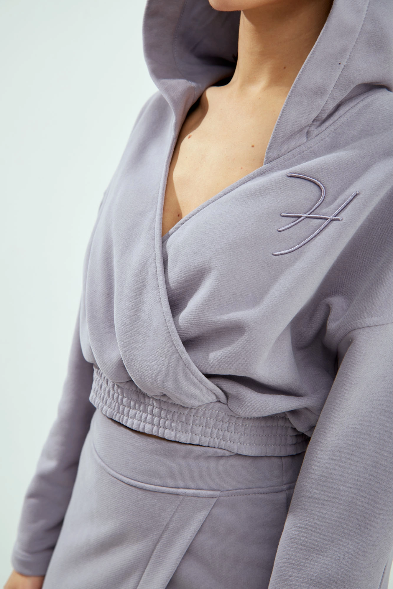 W-241-P-20-0079 худи the hills 