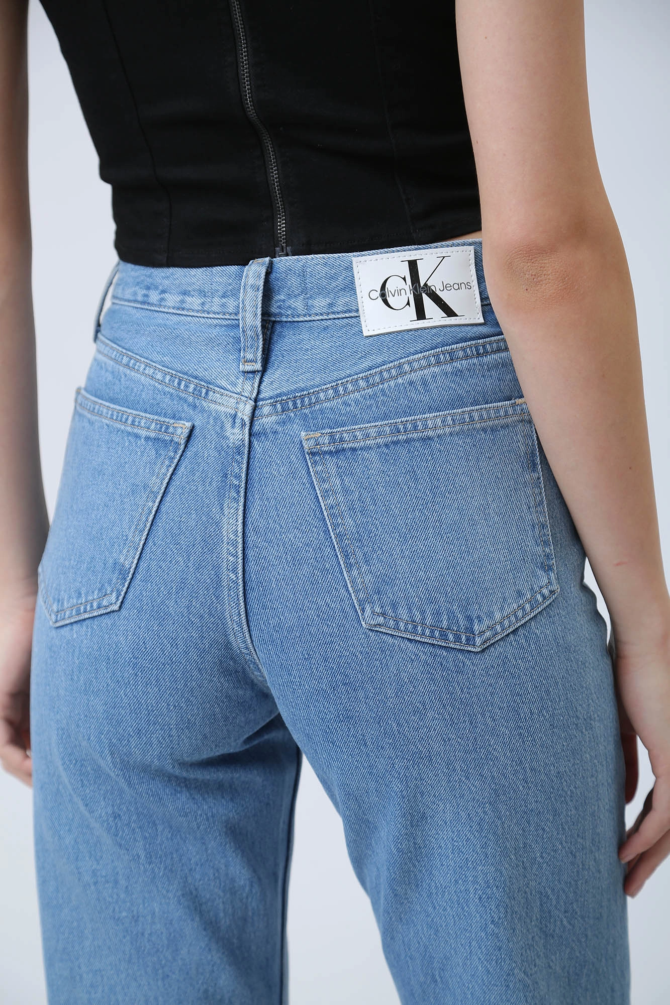 HIGH RISE STRAIGHT Calvin Klein Jeans J20J222138 1AA Med Online.ru