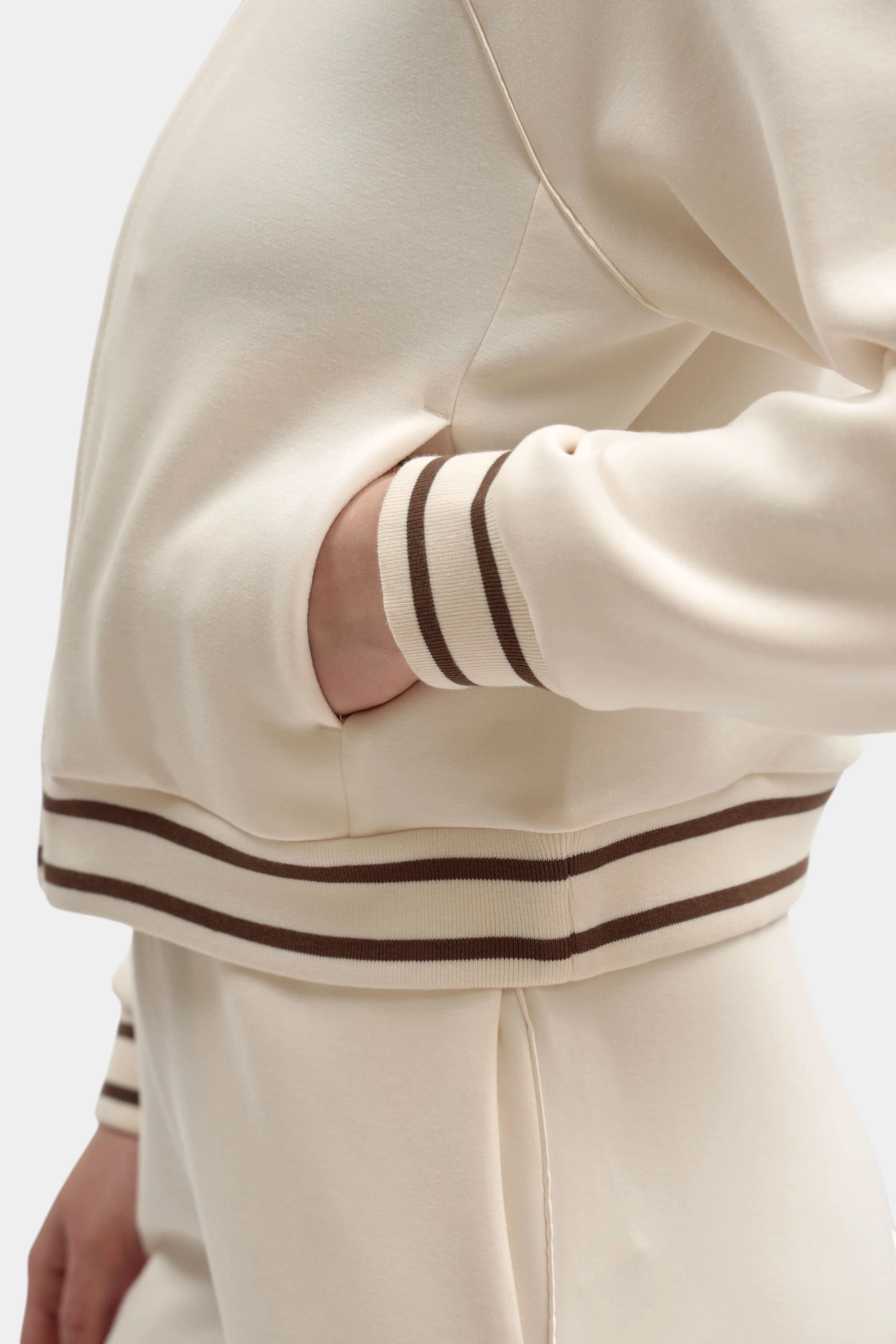 Тректоп Armani Exchange Бежевый